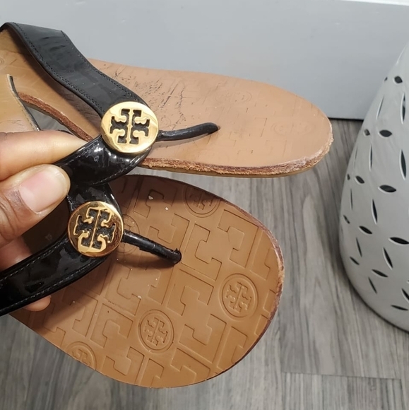 Tory Burch Thora Thong Black Patent Leather Brown Flat Sandals Women’s Size 8M🌴 - Picture 9 of 11